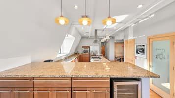 Micro-ondes, four, plaque de cuisson, lave-vaisselle