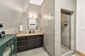 Shower, jetted tub, hair dryer, towels - Penthouse • Fiserv, Bars, Perks & Big City Views • Downtown Milwaukee (Milwaukee)