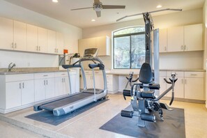 House (5 Bedrooms) | Interior