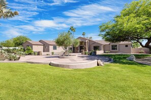 House (5 Bedrooms) | Interior - Luxe Scottsdale Oasis With Pool, Hot Tub, Firepit and Outdoor Lounge Avantstay (Scottsdale)