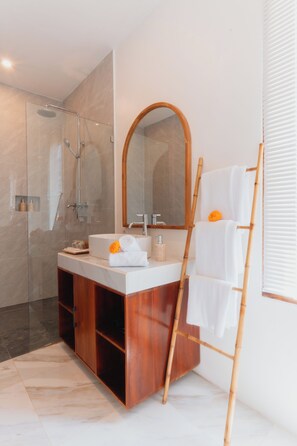 Family Villa | Bathroom | Slippers - Karang Padma Villas (Kutuh)