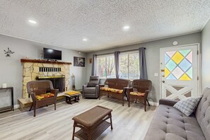 TV, fireplace