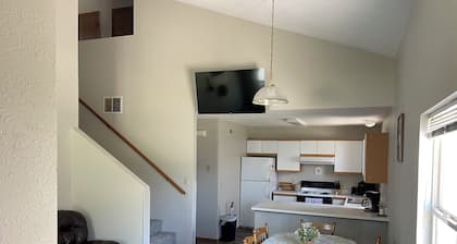3-bedroom townhome in lovely Ainsworth with AC, WiFi