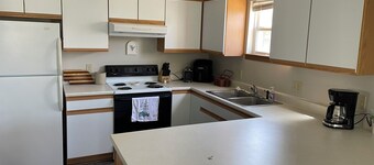 3-bedroom townhome in lovely Ainsworth with AC, WiFi