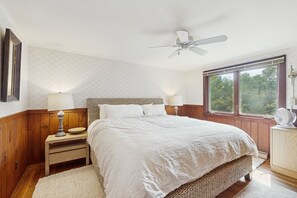 4 quartos, ferros/tábuas de passar roupa, acesso à internet