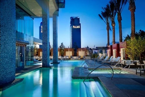 Resort in Las Vegas with NO RESORT FEES & FREE VALET SERVICE!