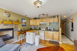 Réfrigérateur, four, plaque de cuisson