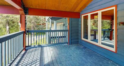 Cozy Girdwood Condo – Your Gateway to Alaska’s Natural Beauty