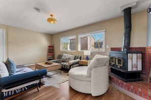 Televisión, chimenea y tenis de mesa 