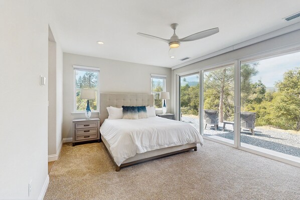 3 bedrooms, iron/ironing board, Internet, bed sheets