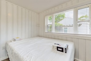 2 bedrooms, internet, bed sheets