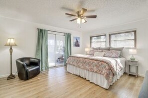 2 bedrooms, desk, travel cot, free WiFi