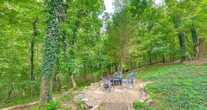 AUTUMN SPECIAL! Cozy 2 Bedroom Getaway in Bella Vista right on Back 40 Trails!