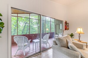 تلفزيون ذكي، تنس طاولة، كُتُب