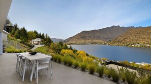 Outdoor dining - The Bunker Charlie A-2 Bedroom (Queenstown)