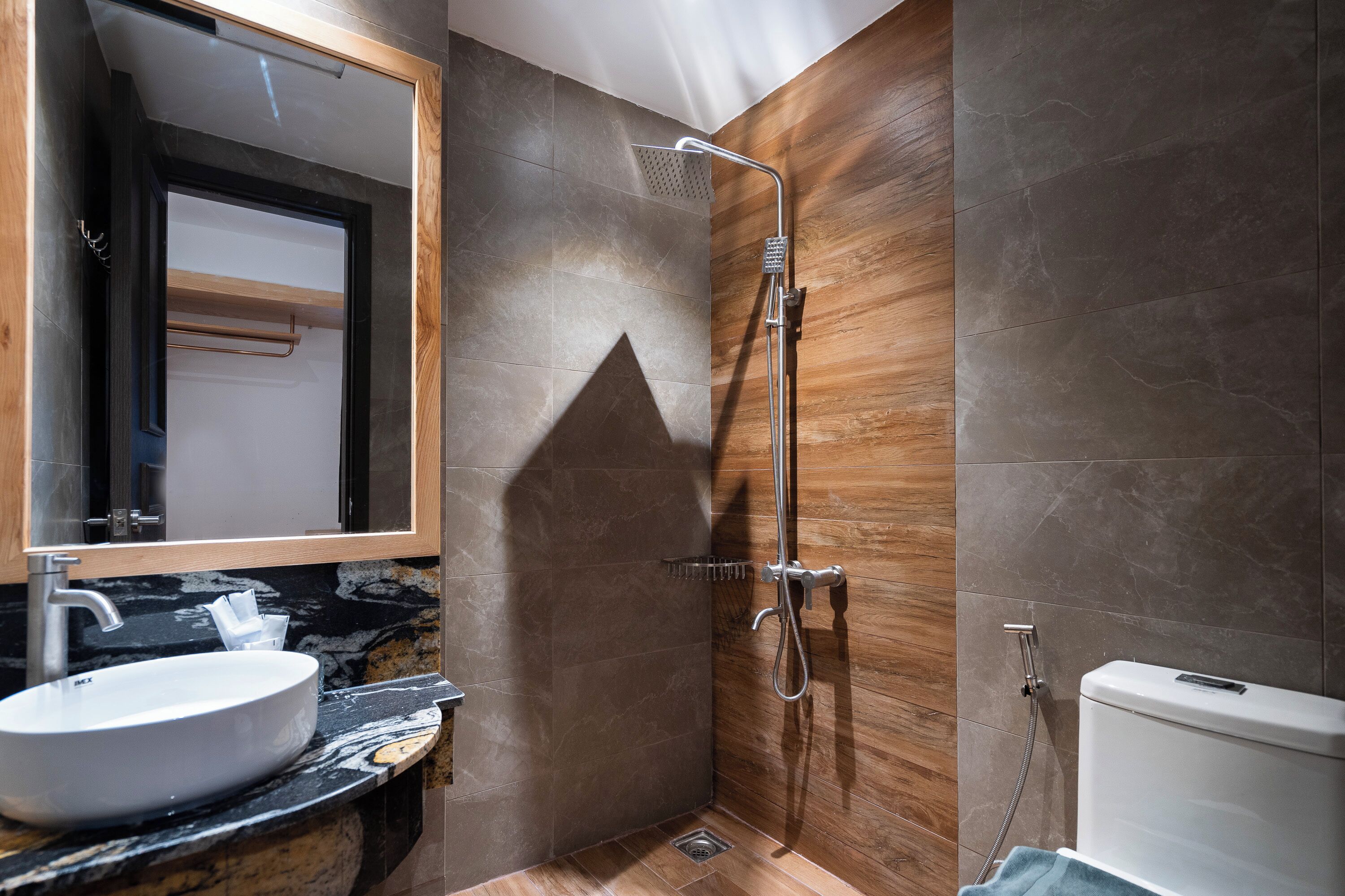 Superior Room, City View | Bathroom | Shower, hair dryer, towels, soap