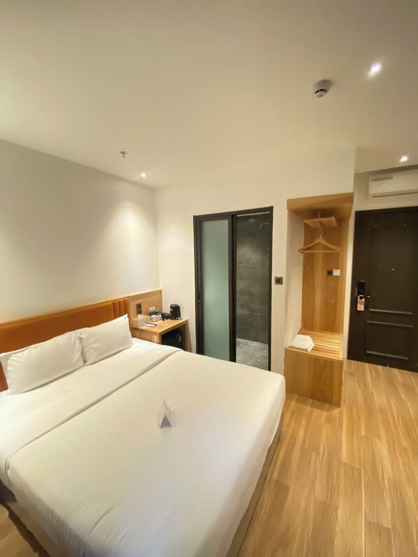 Premium bedding, pillowtop beds, free WiFi, bed sheets