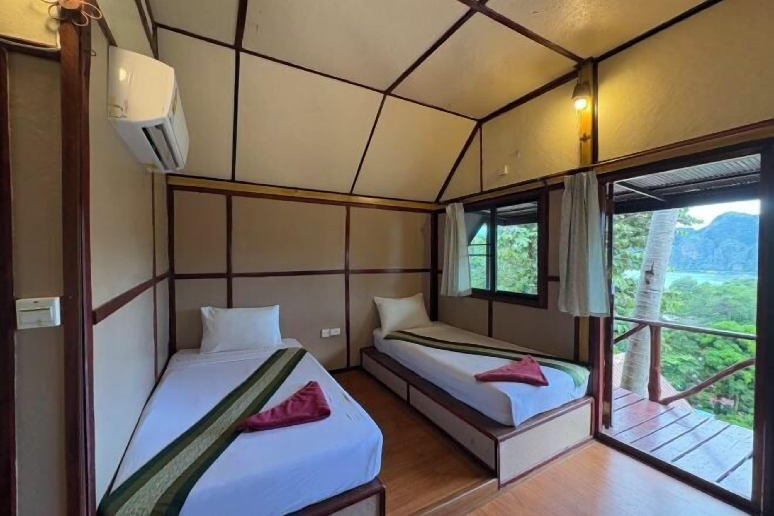 Cofres nos quartos, Wi-Fi de cortesia, roupa de cama