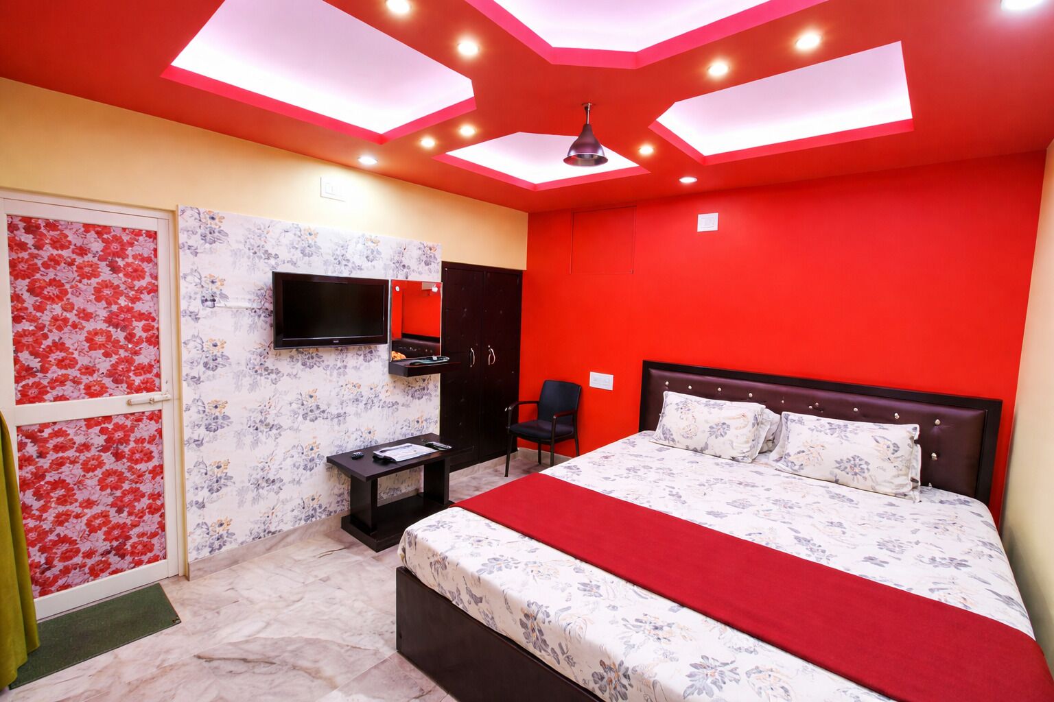 In-room safe, desk, soundproofing, free WiFi