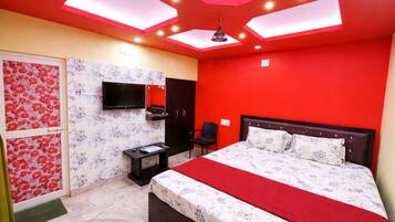 In-room safe, desk, soundproofing, free WiFi