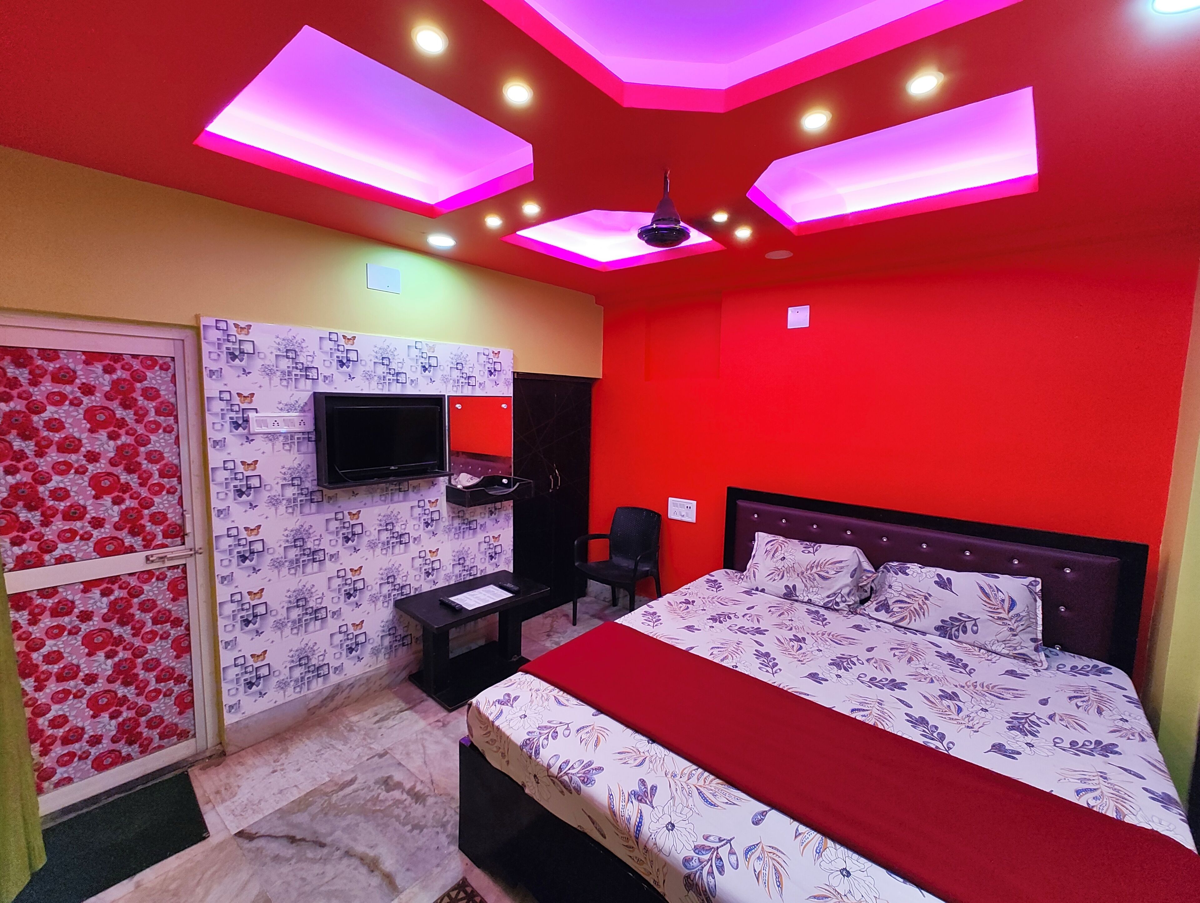 豪華雙人房 | 客房內保險箱、書桌、隔音、免費無線上網