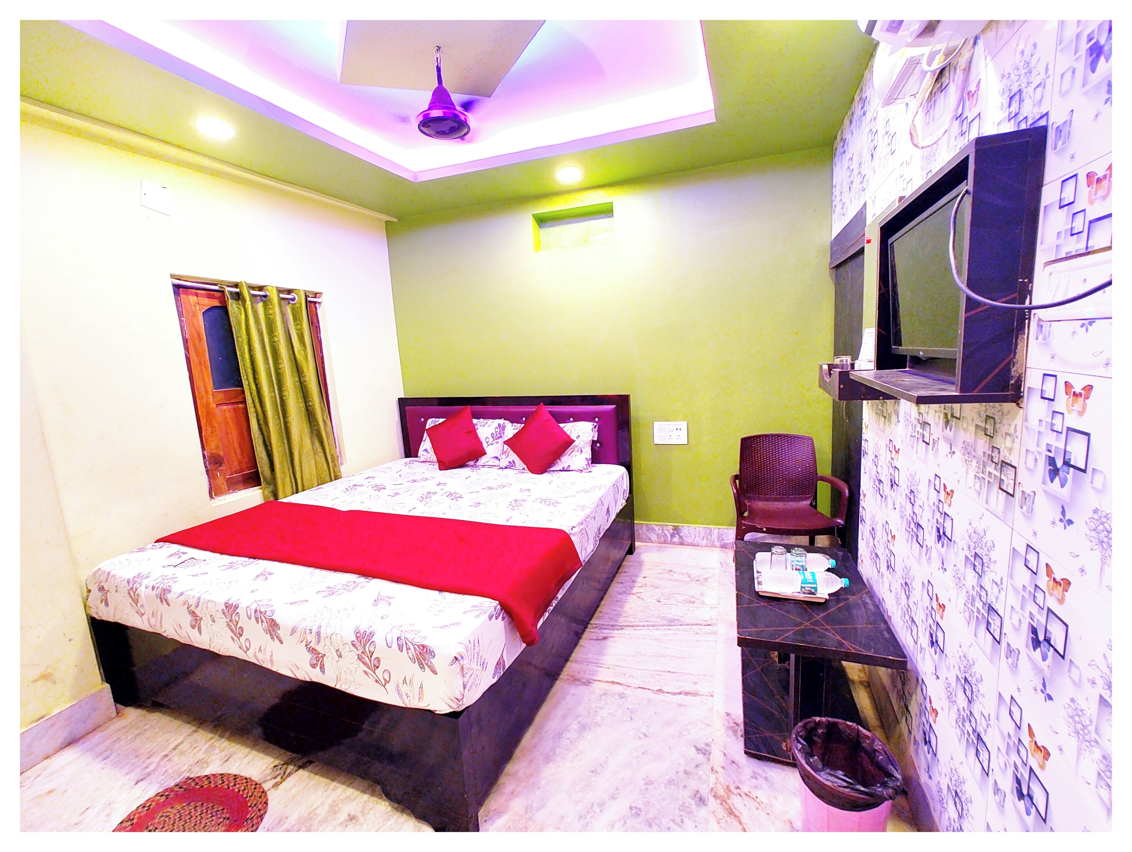 Caja fuerte, escritorio, sistema de insonorización y wifi gratis