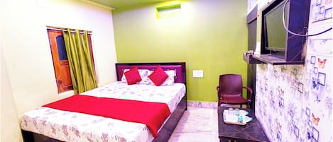 In-room safe, desk, soundproofing, free WiFi