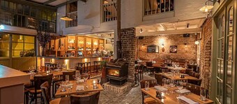 3BR Retro Escape ICC & Darling Harbour