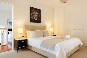 Classic House, Balcony