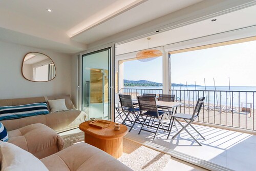 PORT GRIMAUD Luxurious beach apartment - Seaview - A/C, WIFI - Linen included