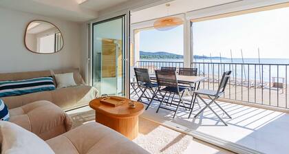 PORT GRIMAUD Luxurious beach apartment - Seaview - A/C, WIFI - Linen included
