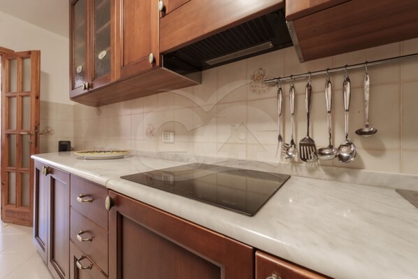 Fridge, oven, dishwasher