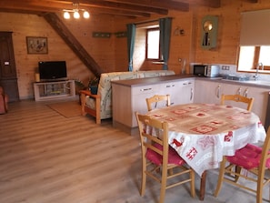 Dining - GITE "CHEZ COMBET (Montgilbert)