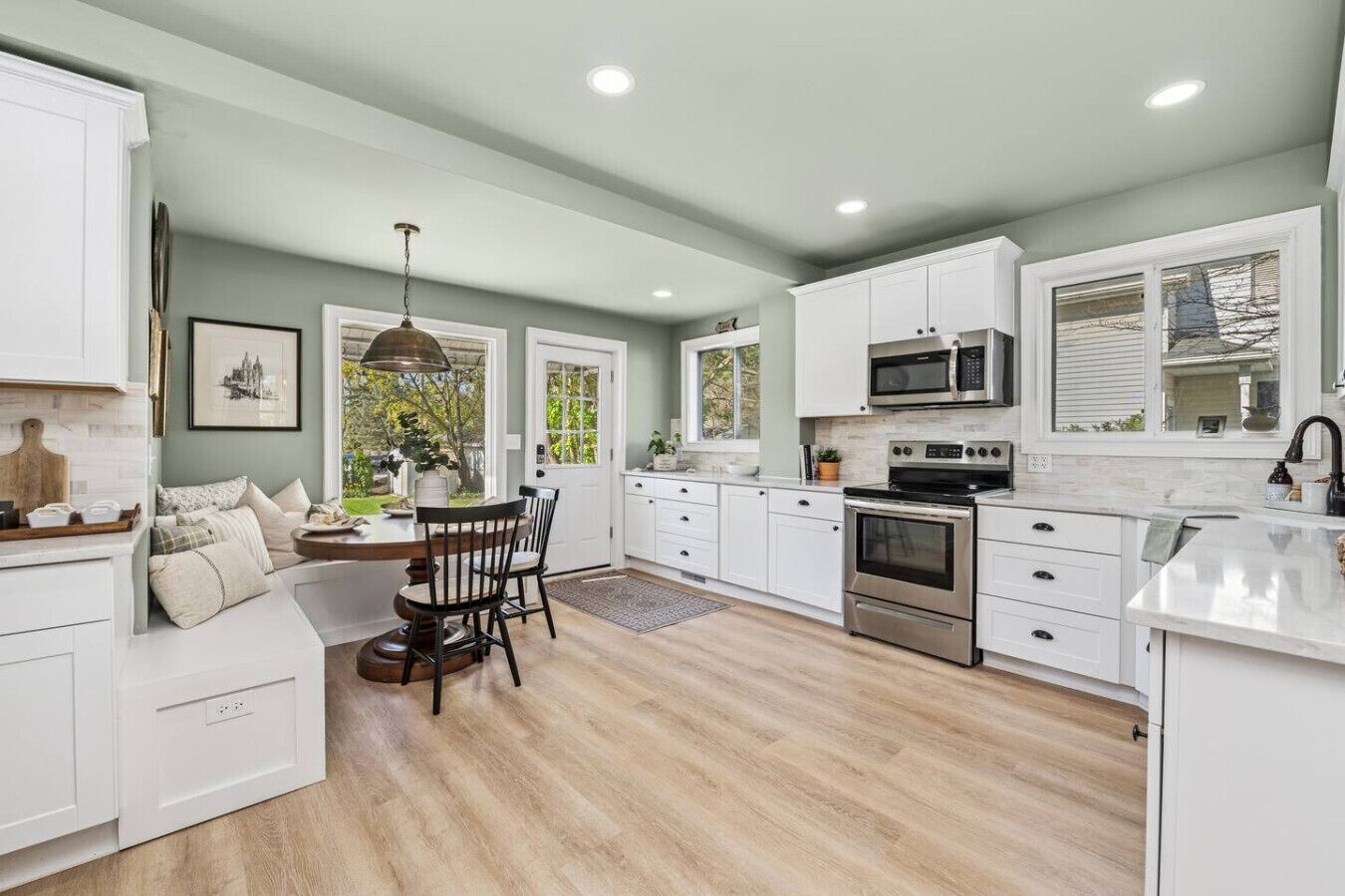 Micro-ondes, four, plaque de cuisson, lave-vaisselle