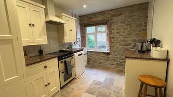 Micro-ondes, four, plaque de cuisson, lave-vaisselle