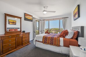 5 bedrooms, desk, iron/ironing board, free WiFi