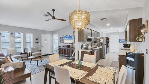 Coffee/tea maker, fridge, microwave, oven - Our Happy Place - super comfortable S Venice home close to beaches, shopping (Venice)