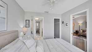 2 bedrooms, iron/ironing board, free WiFi, bed sheets - Our Happy Place - super comfortable S Venice home close to beaches, shopping (Venice)