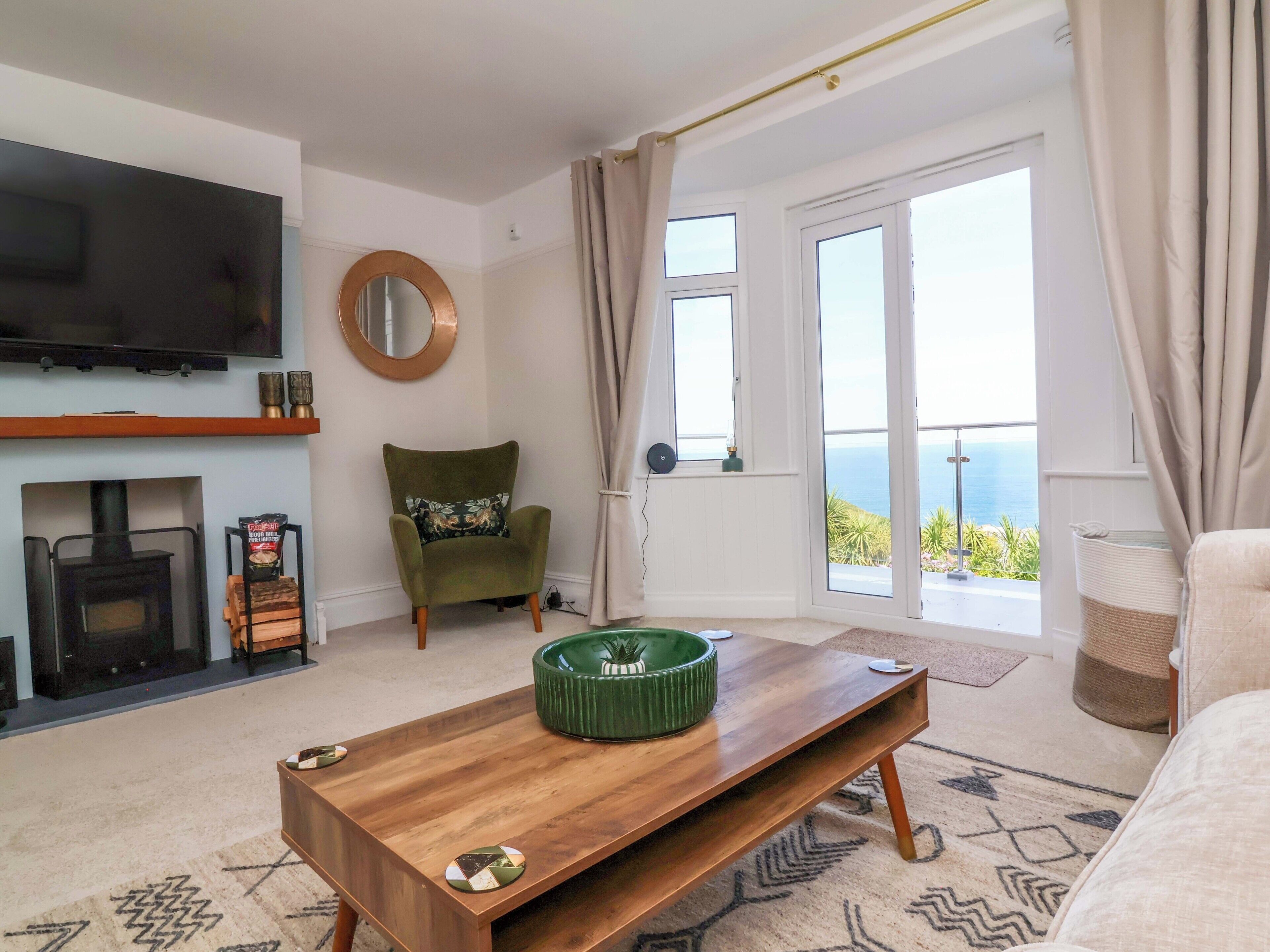 Combe View, Pet Friendly, Character Holiday Cottage In Ilfracombe - Ilfracombe
