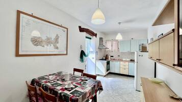 Kühlschrank, Mikrowelle, Ofen