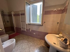 Een douche, een haardroger
