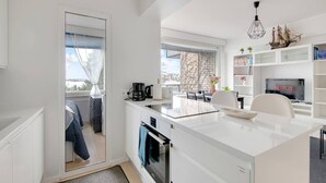 Private kitchen - City Meets Sea - Waterfront Stay Helsinki Center (Helsinki)