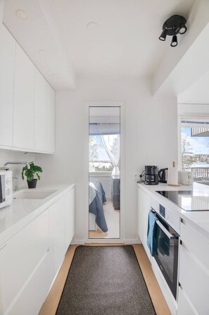 Microwave, oven, stovetop, coffee/tea maker