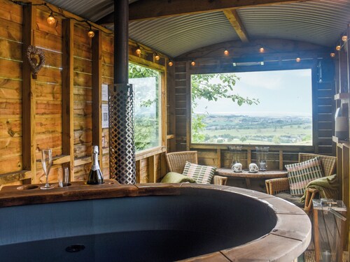 Bracken Hut at Copy House Hideaway
