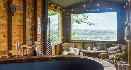 Bracken Hut at Copy House Hideaway