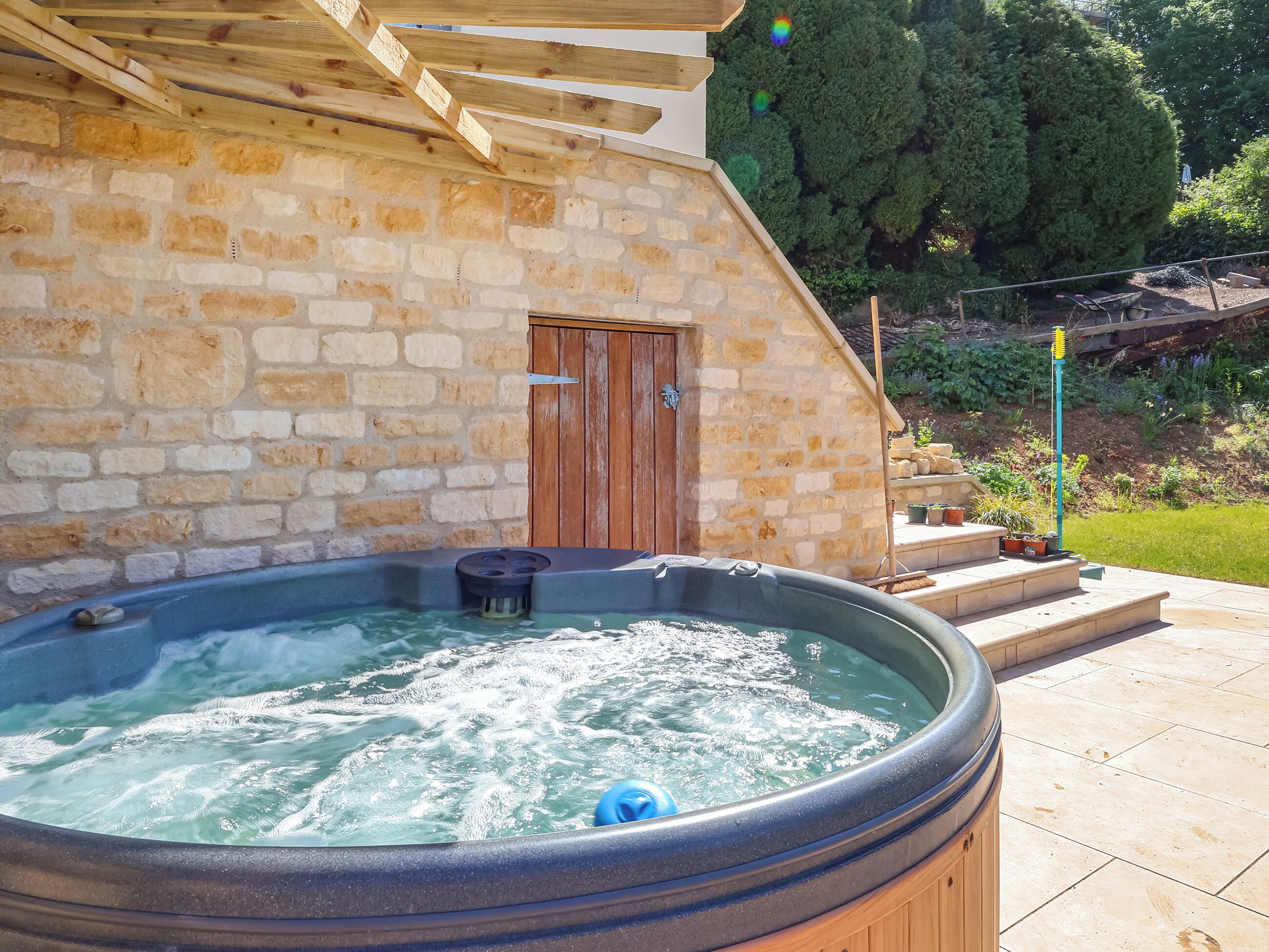 Outdoor spa tub