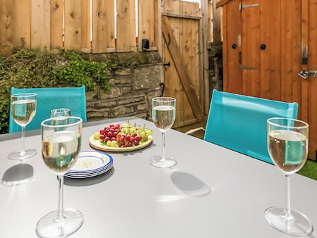 Outdoor dining. 3 bedroom accommodation in Skipton