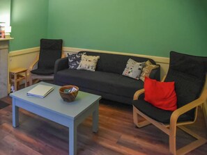 TV - 2 bedroom accommodation in Lowestoft (Lowestoft)