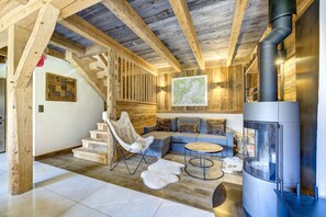 Smart-TV, Kamin, Stereoanlage