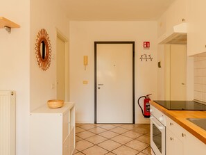 Fridge, oven, cookware/dishes/utensils